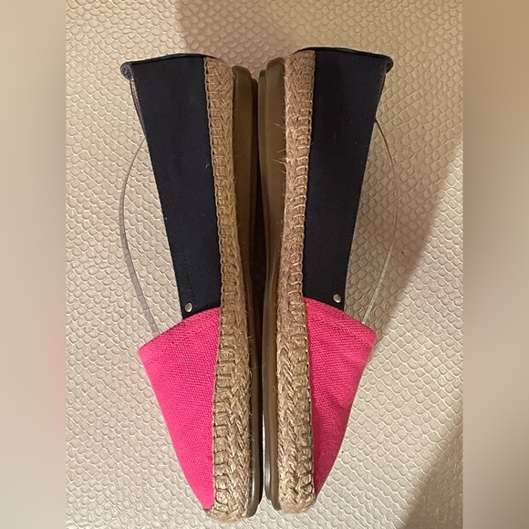 Aerosoles women’s pink/blue fabric, espadrille flat slip on Size 10.5 M-US. - Picture 3 of 10
